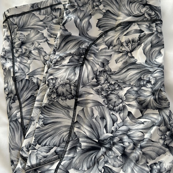 Lululemon Speed Up Crop 21" Leggings Light Garden White Black Size 8 Pockets - Picture 6 of 6